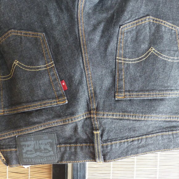 Men's Levi Jeans - Picture 4 of 4